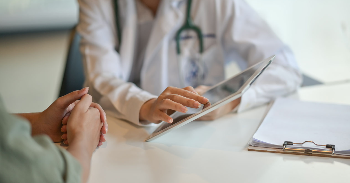 A provider going over medical records with a DPC client in home.